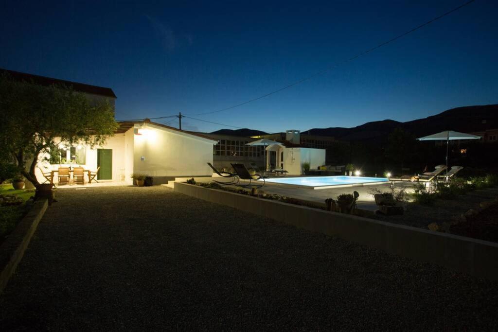 Jomi Hébergement de vacances Kaštel Novi